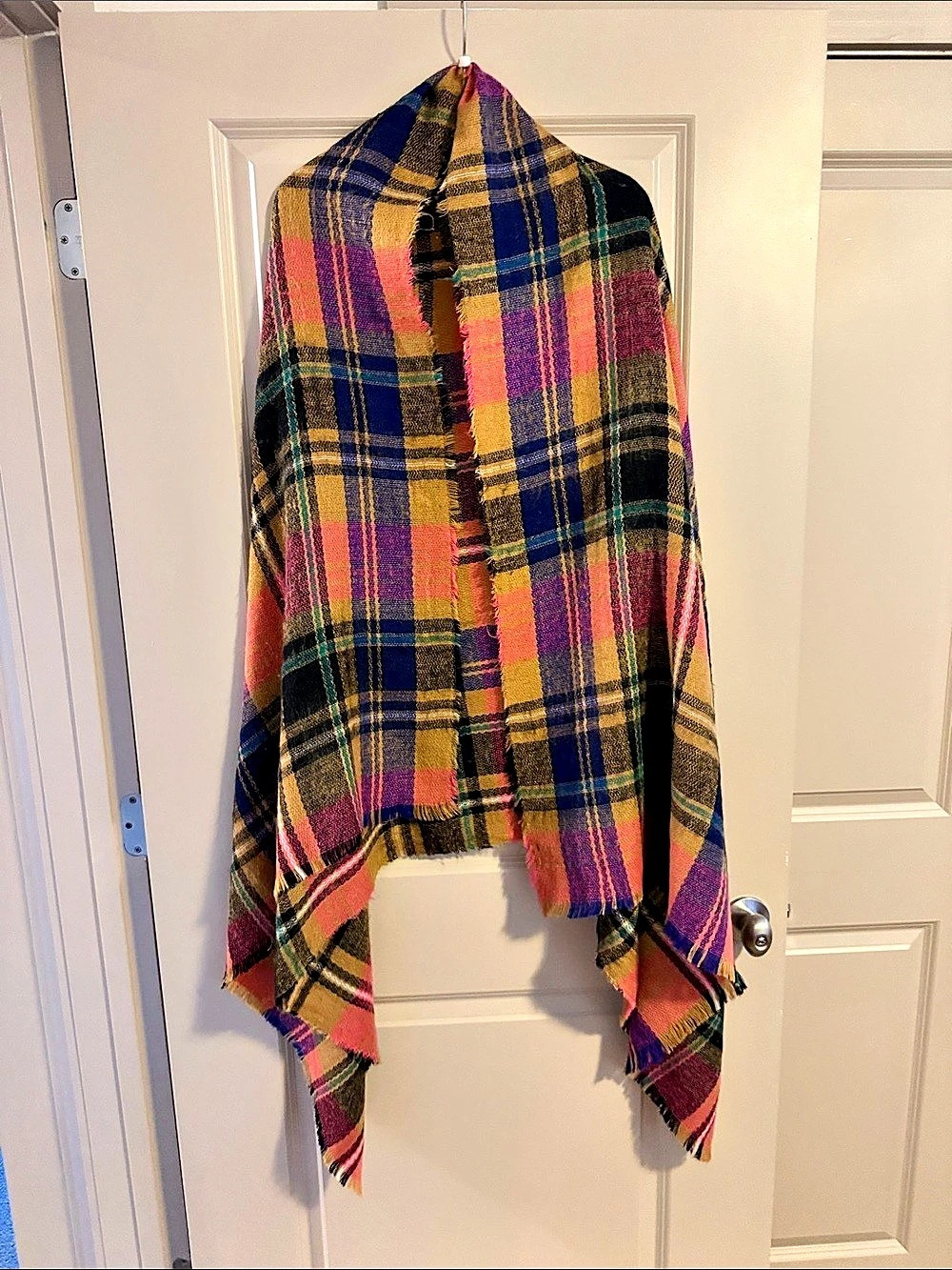 Plaid Wrap in Multicolor - Like New